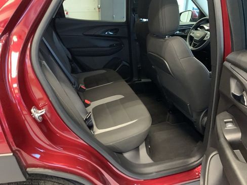 Used 2025 Chevrolet TrailBlazer LT AWD/4WD image 16