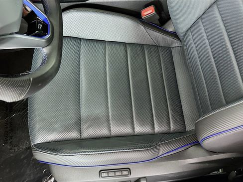 Used 2024 Volkswagen Golf R AWD/4WD image 20