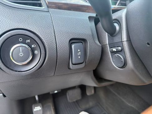 Used 2016 Ford Taurus Limited FWD image 19