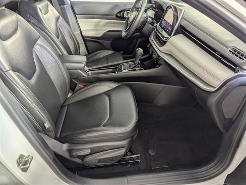 Certified 2024 Jeep Compass Limited image 30