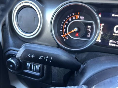 Used 2018 Jeep Wrangler Unlimited Sahara image 25