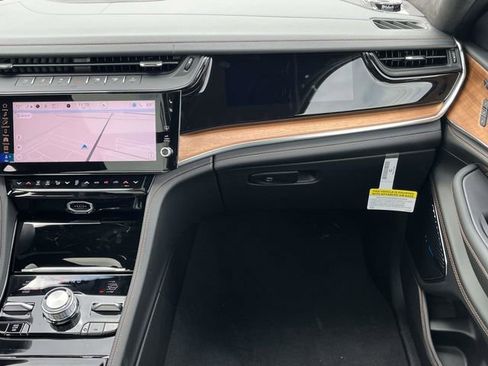 New 2026 Jeep Grand Cherokee L Summit AWD/4WD image 17