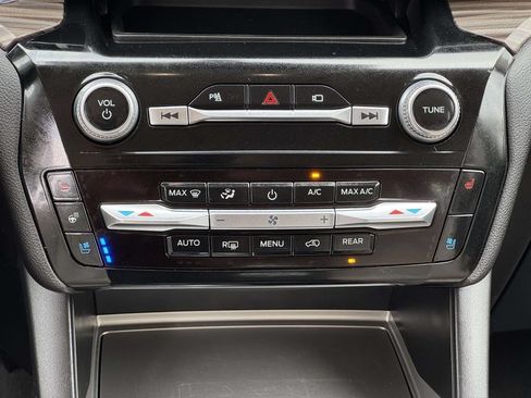 Certified 2022 Ford Explorer Limited w/ Equipment Group 301A AWD/4WD image 5
