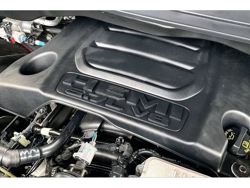Used 2023 RAM 1500 Laramie AWD/4WD image 30
