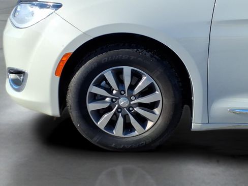 Used 2019 Chrysler Pacifica Touring-L Plus image 8