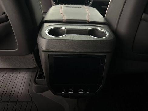 Used 2025 GMC Yukon AT4 Ultimate w/ LPO, AT4 Appearance Package AWD/4WD image 15