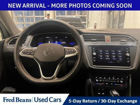 Used 2023 Volkswagen Tiguan SE w/ Panoramic Sunroof Package image 13