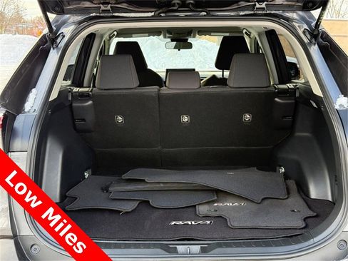 Used 2019 Toyota RAV4 LE image 9