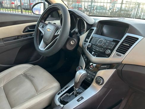 Used 2013 Chevrolet Cruze LT image 14