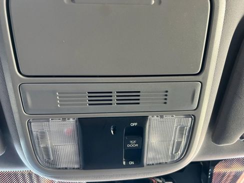 Used 2018 Honda Odyssey EX image 24