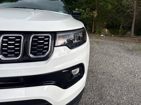 Used 2025 Jeep Compass Limited AWD/4WD image 3