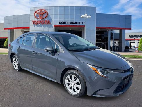Used 2023 Toyota Corolla LE FWD image 3