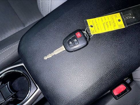 Used 2016 Toyota Tacoma SR5 w/ Towing Package RWD image 12