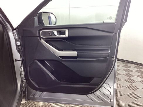 Used 2023 Ford Explorer XLT w/ Equipment Group 202A image 8