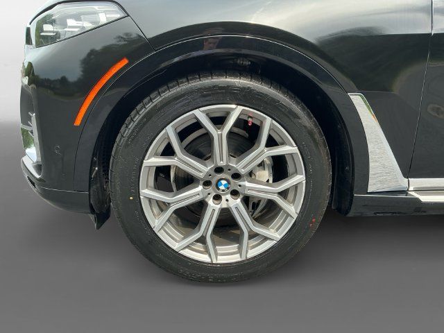Used 2021 BMW X7 xDrive40i w/ Parking Assistance Package AWD/4WD image 16