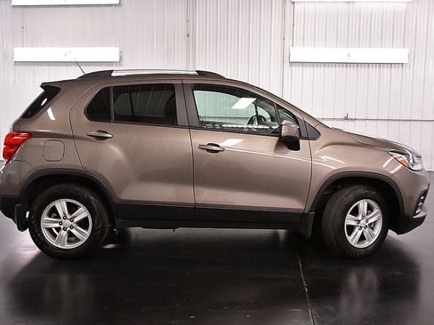 Used 2021 Chevrolet Trax LT w/ Driver Confidence Package image 8
