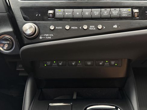 Used 2025 Lexus ES 300h w/ Accessory Package (Z1) FWD image 37