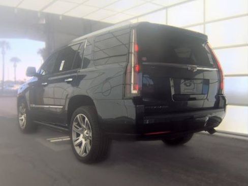 Used 2020 Cadillac Escalade Premium Luxury RWD image 3
