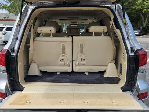 Used 2013 Lexus LX 570 4WD w/ Luxury Pkg image 30