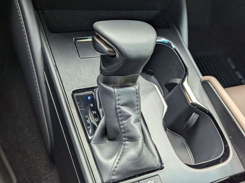 Certified 2025 Lexus ES 300h w/ Luxury Package image 16