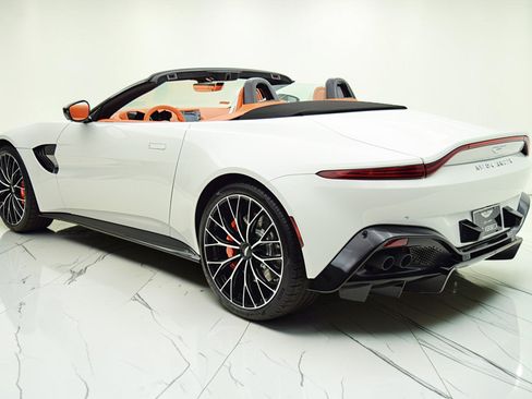 Used 2023 Aston Martin V8 Vantage Roadster RWD image 7
