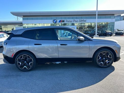 Used 2024 BMW iX xDrive50 w/ Sport Package AWD/4WD image 6