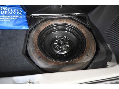 Used 2020 Toyota Sienna XLE FWD image 25
