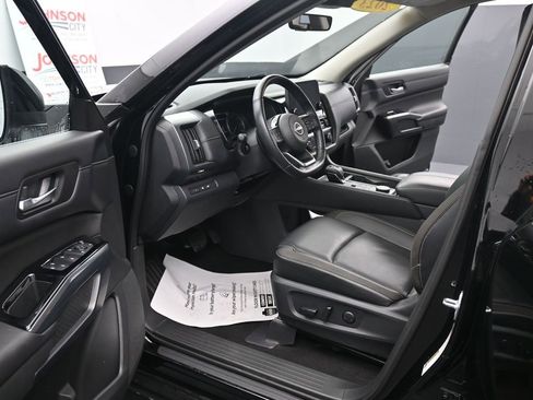 Used 2023 Nissan Pathfinder SL image 19