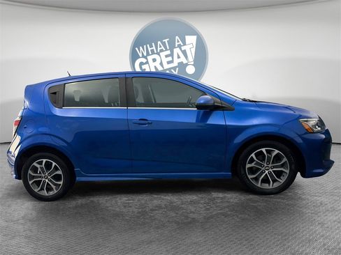 Used 2017 Chevrolet Sonic LT image 2
