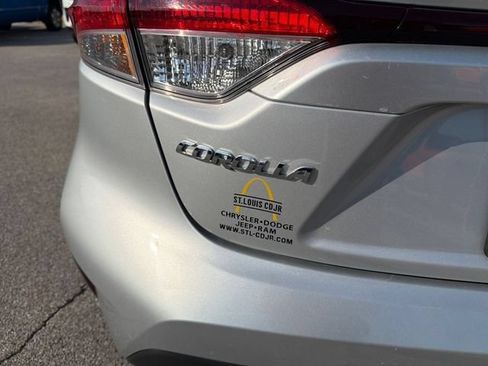 Used 2025 Toyota Corolla LE FWD image 43