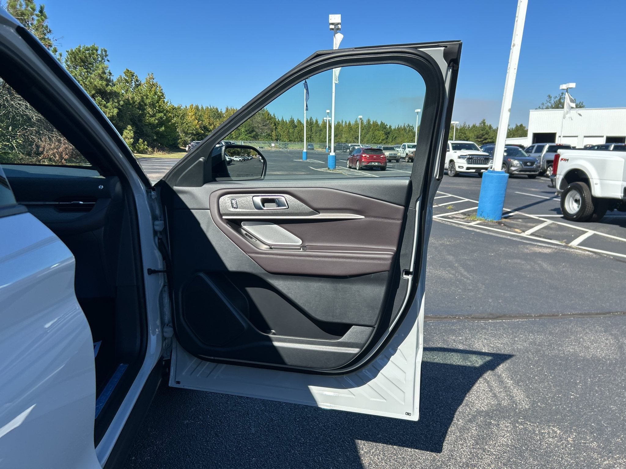 New 2027 Ford Explorer Platinum RWD image 21