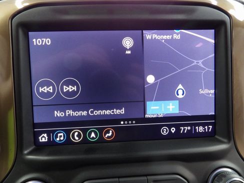 Used 2021 Chevrolet Silverado 1500 High Country w/ Technology Package image 18