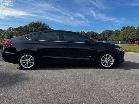 Used 2019 Ford Fusion SE FWD image 6