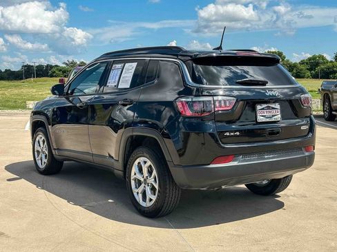 Used 2025 Jeep Compass Latitude AWD/4WD image 5