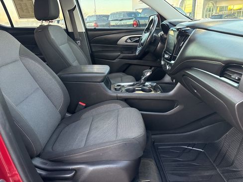 Used 2021 Chevrolet Traverse LT image 16