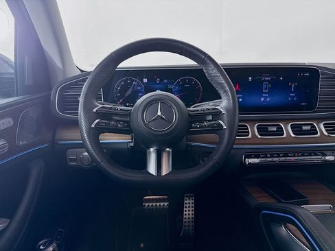 Used 2024 Mercedes-Benz GLS 450 4MATIC image 25