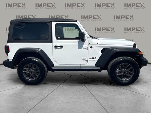 Used 2025 Jeep Wrangler Sport AWD/4WD image 6