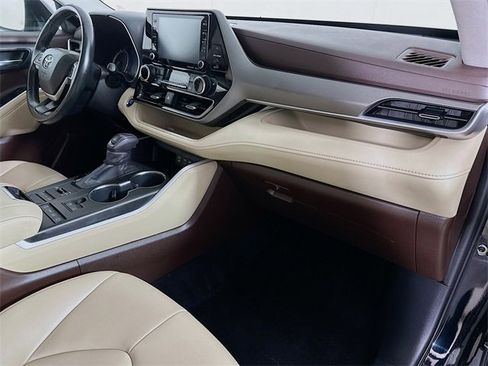 Used 2022 Toyota Highlander XLE image 35