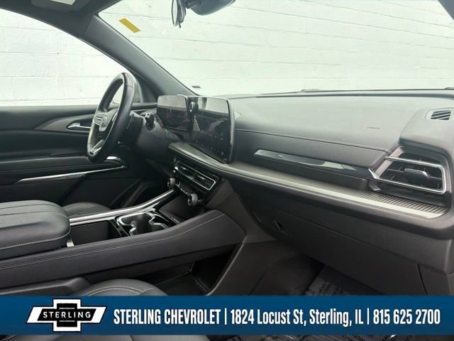 Used 2025 Chevrolet Traverse LT FWD image 11