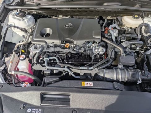 Used 2025 Toyota Camry SE image 33