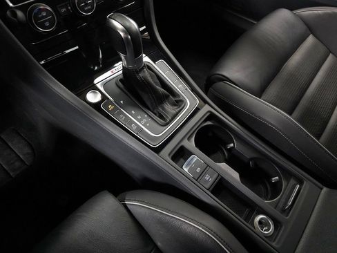 Used 2019 Volkswagen Golf R 4-Door image 27