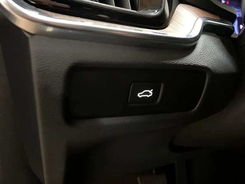 Used 2025 Volvo V60 B5 Cross Country Plus AWD/4WD image 32