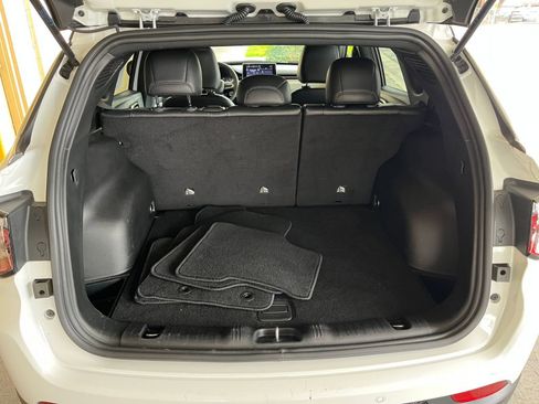 Used 2025 Jeep Compass Limited image 32