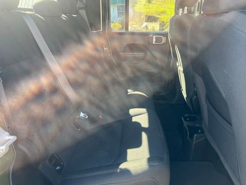 Used 2022 Jeep Gladiator Sport image 33