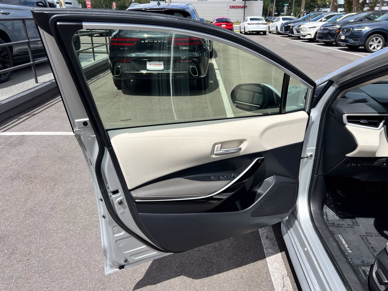 Used 2024 Toyota Corolla XLE FWD image 27