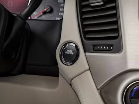 Used 2017 GMC Yukon XL Denali w/ Open Road Package AWD/4WD image 13