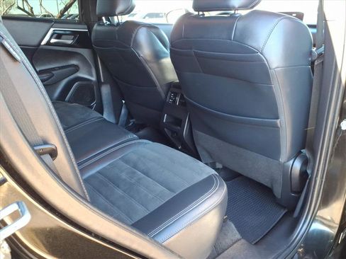 Used 2022 Mitsubishi Outlander SE image 13