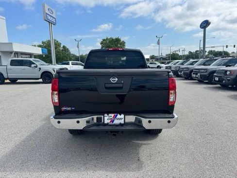Used 2013 Nissan Frontier SV w/ SV Value Truck Pkg AWD/4WD image 4