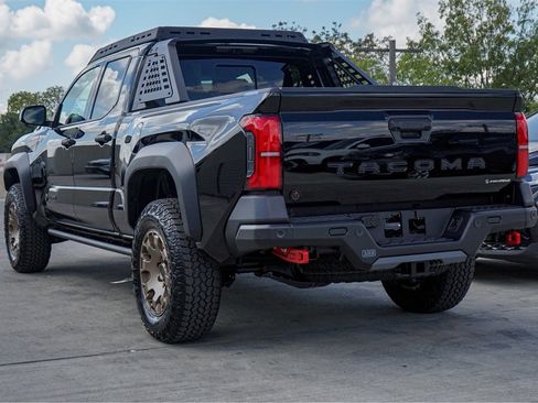 Used 2025 Toyota Tacoma TRD Sport w/ Tow Tech Package image 6