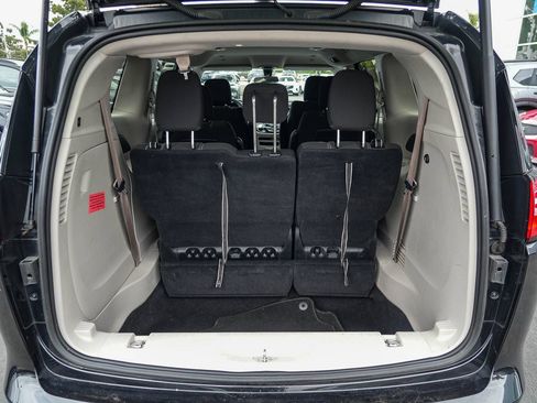 Used 2022 Chrysler Voyager LX FWD image 26